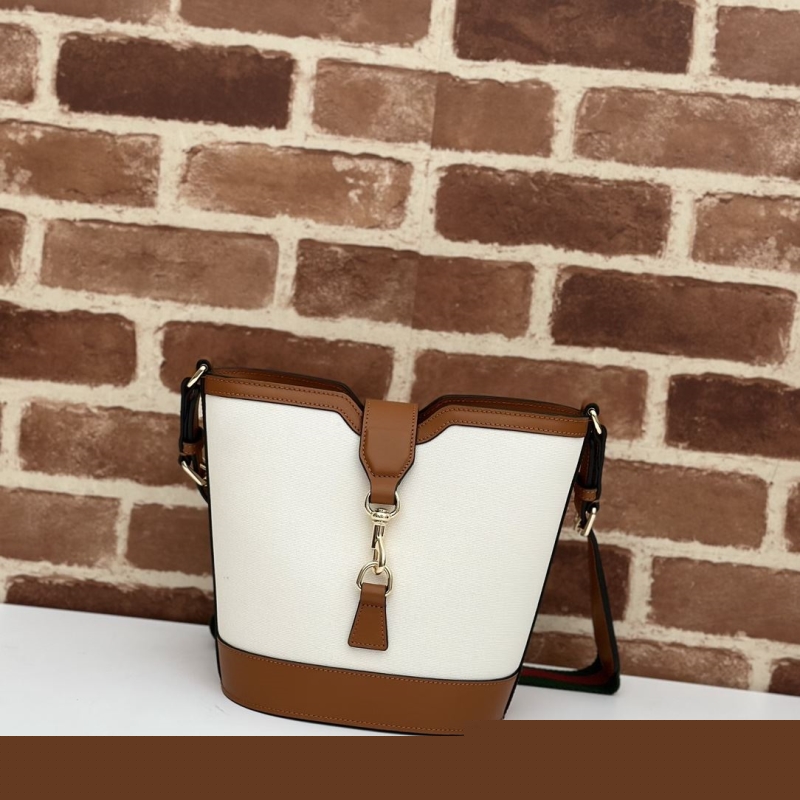 G*u*i bucket bags